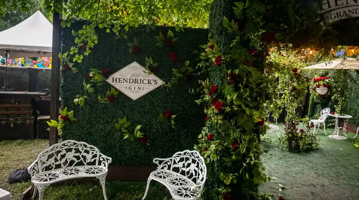 Custom hedge experience cube installation at Lollapalooza in Chicago