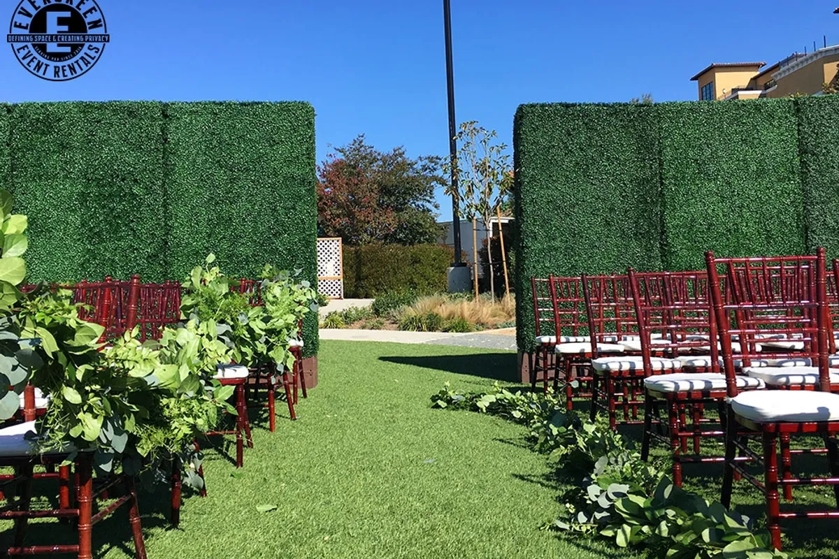 Top 10 Wedding Backdrop Ideas with Hedge Walls